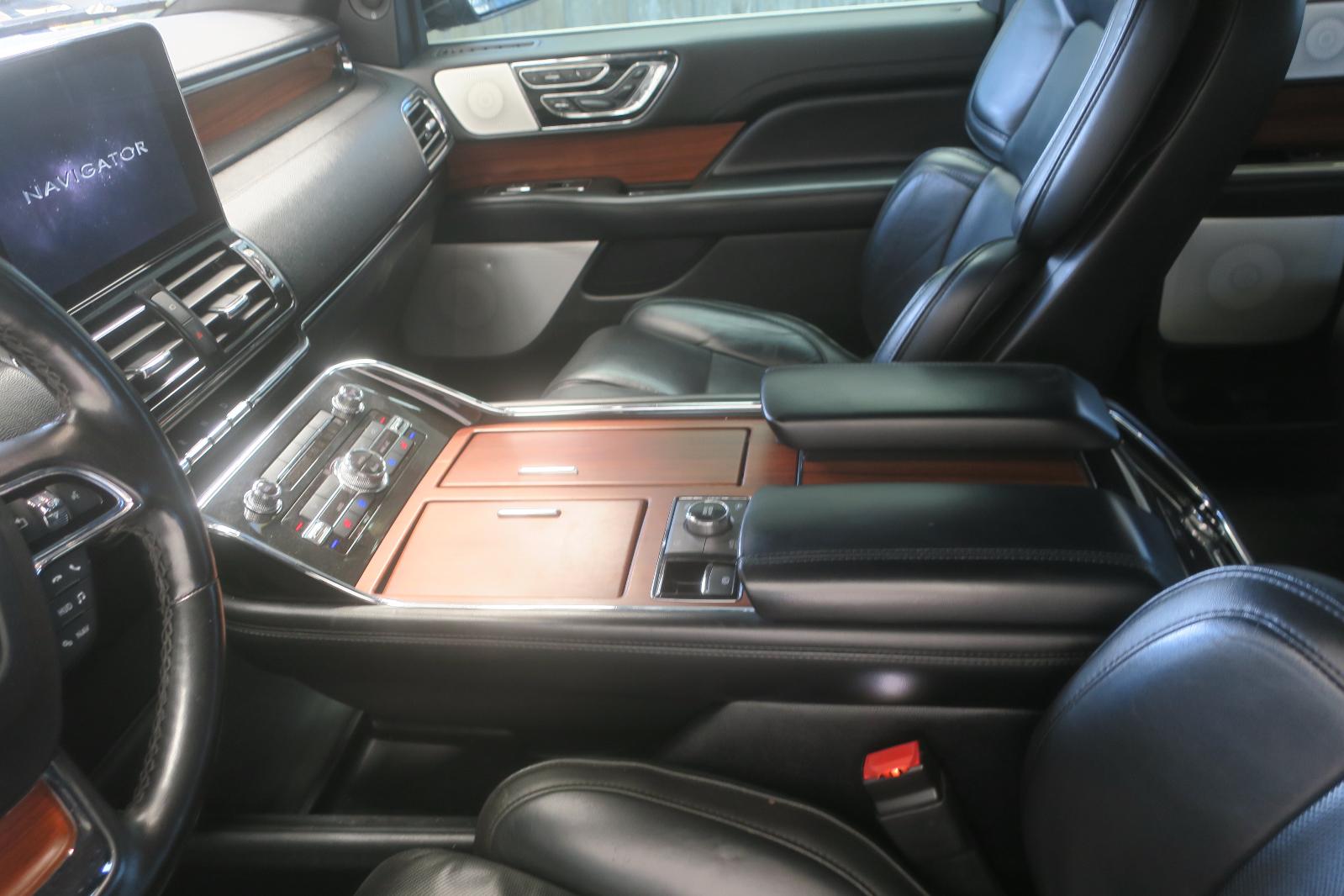 2018 Lincoln Navigator Front Console