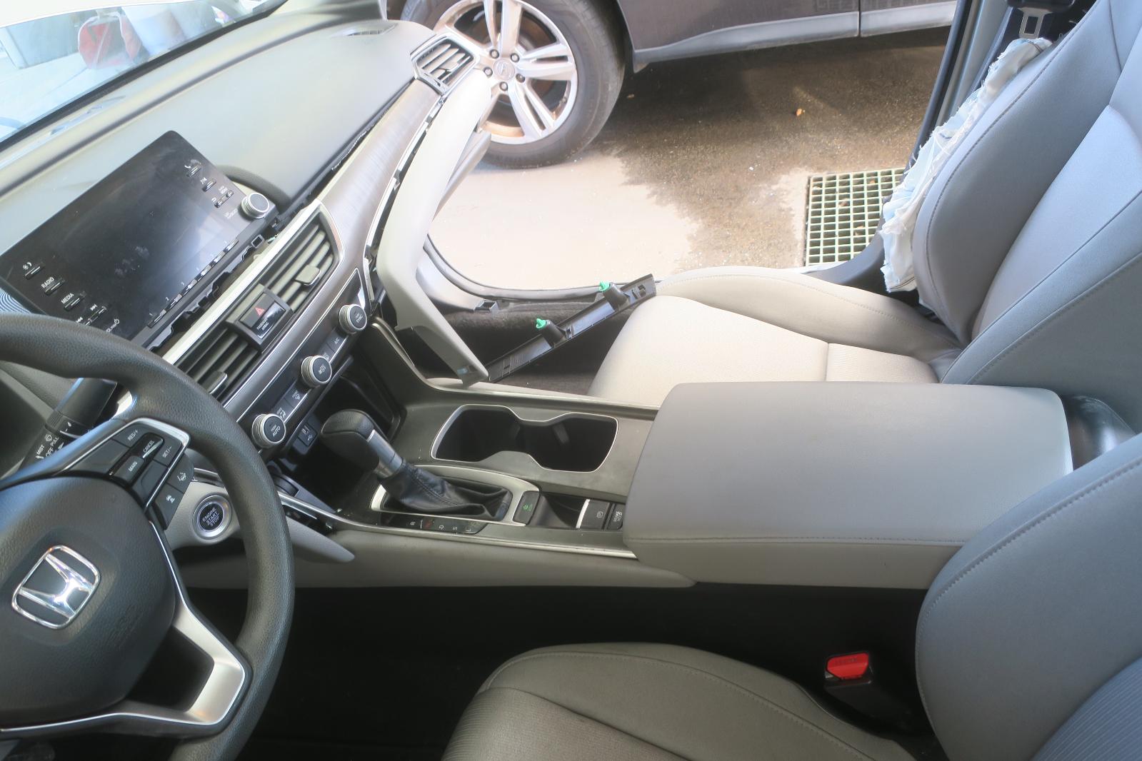 Console, Front
