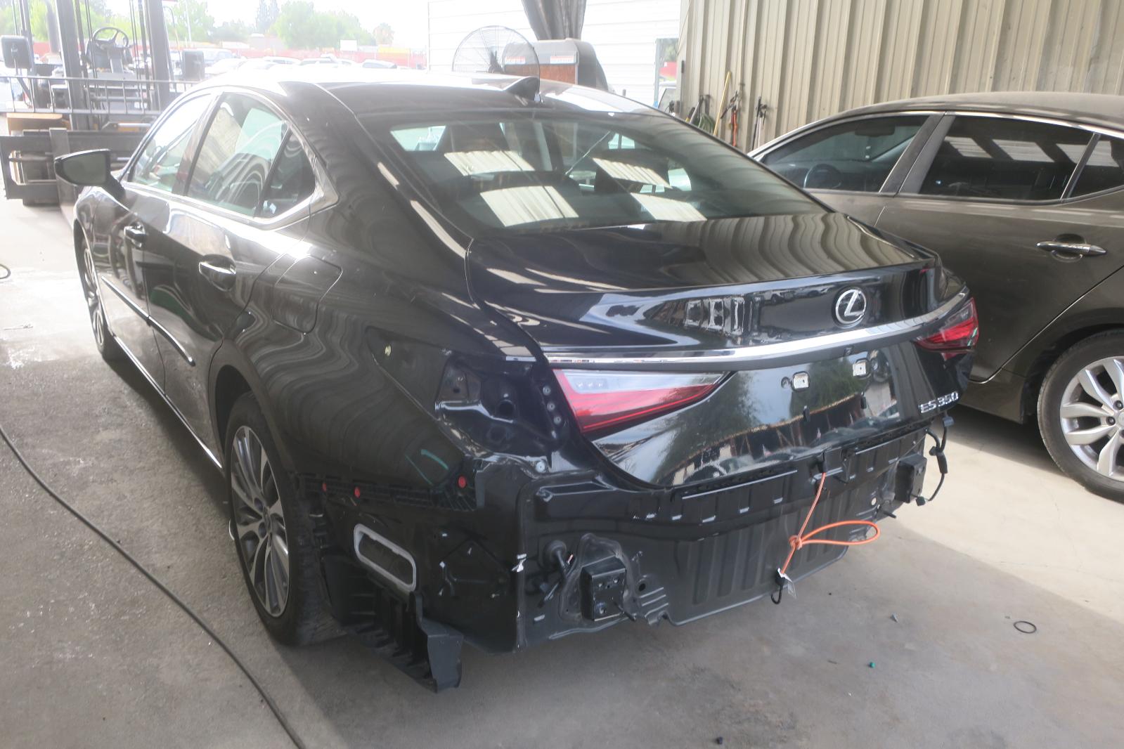 2019 Lexus ES 350 Rear Quarter Panel