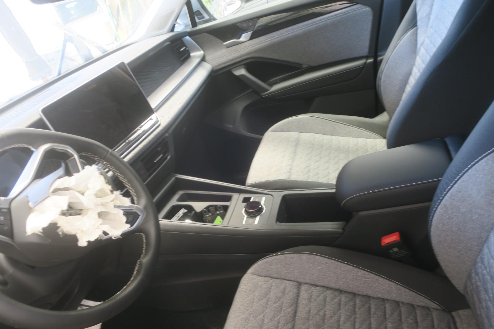 Console, Front