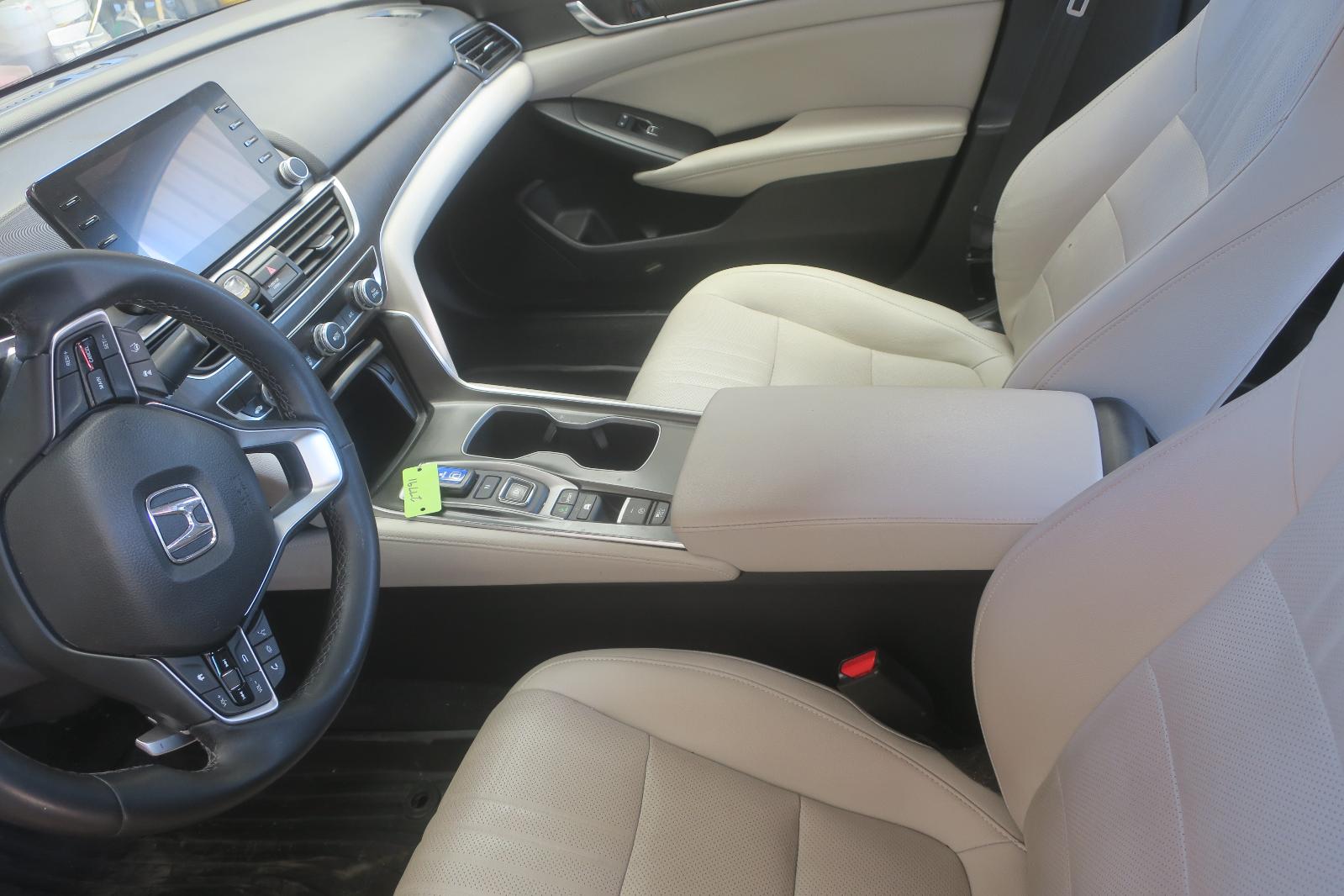 Console, Front