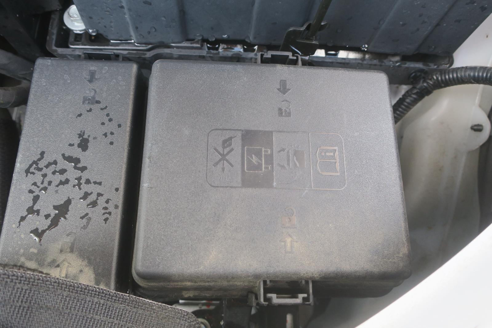 Fuse Box, Engine