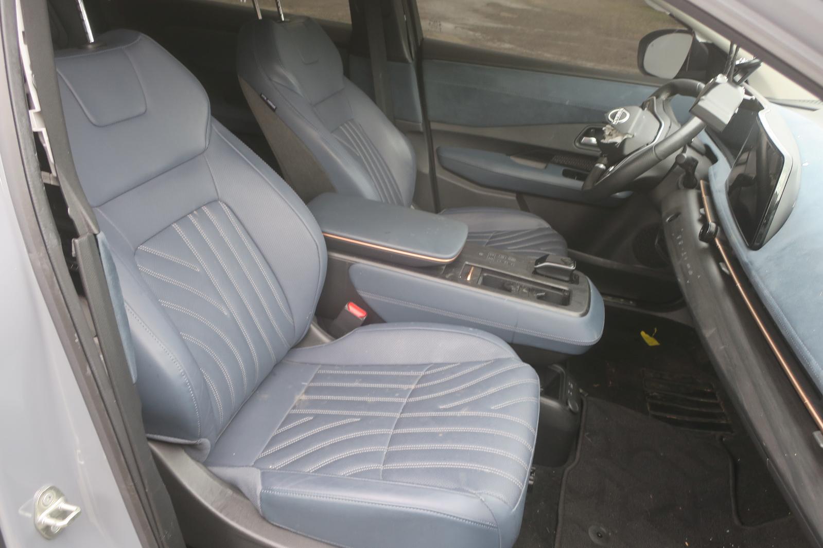 Seat, Front