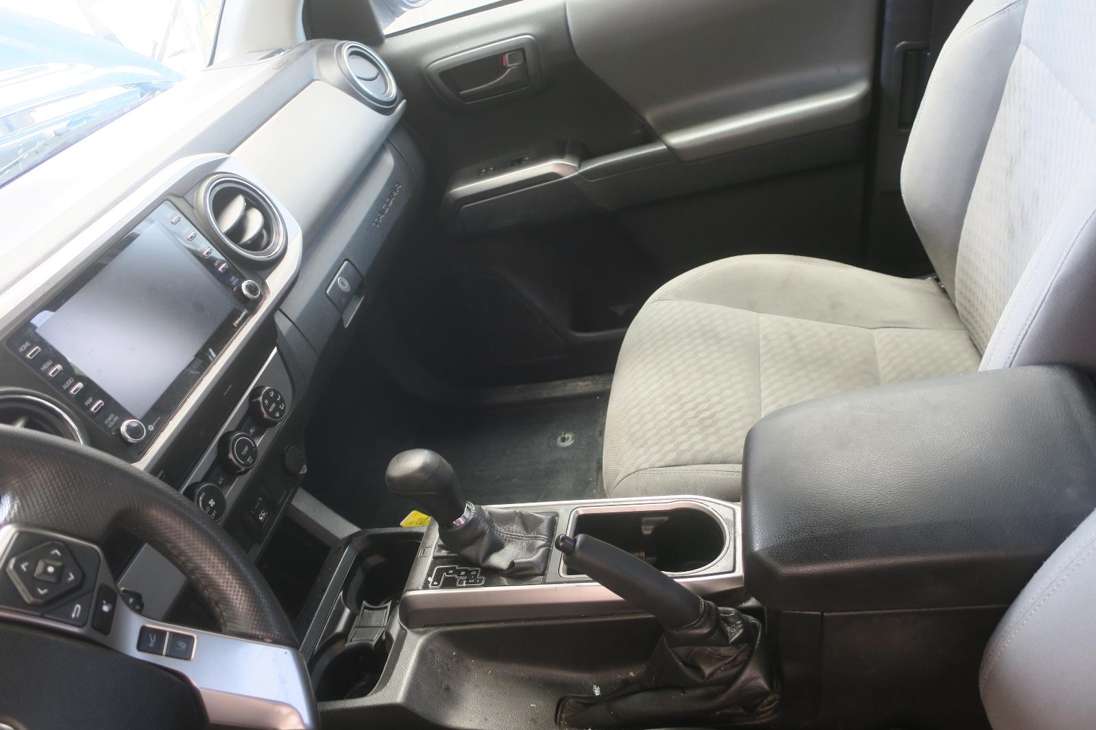 Console, Front