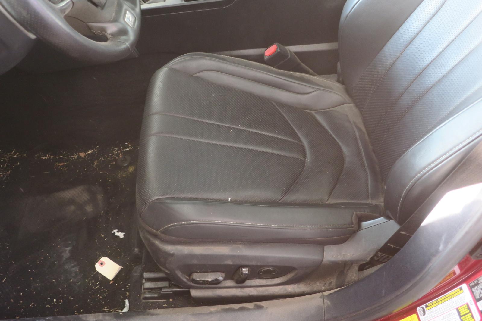 2021 Lexus ES 350 Front Seat