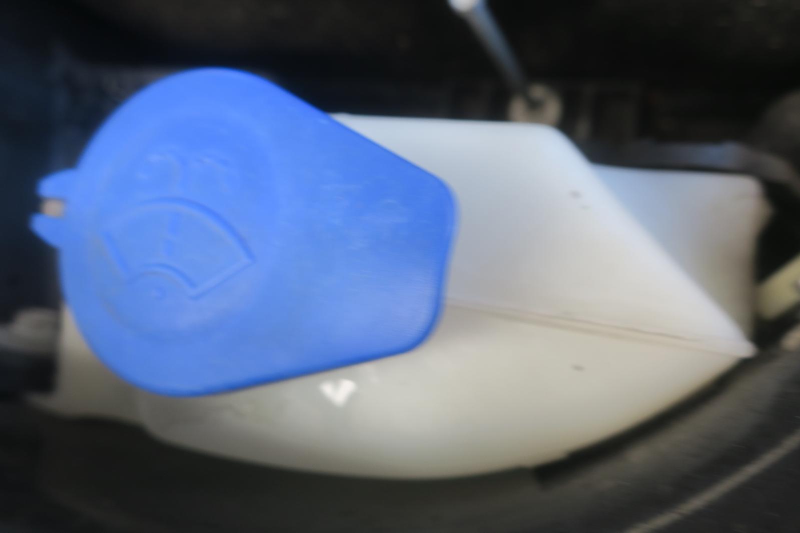 2018 Lincoln Navigator Washer Bottle Tank
