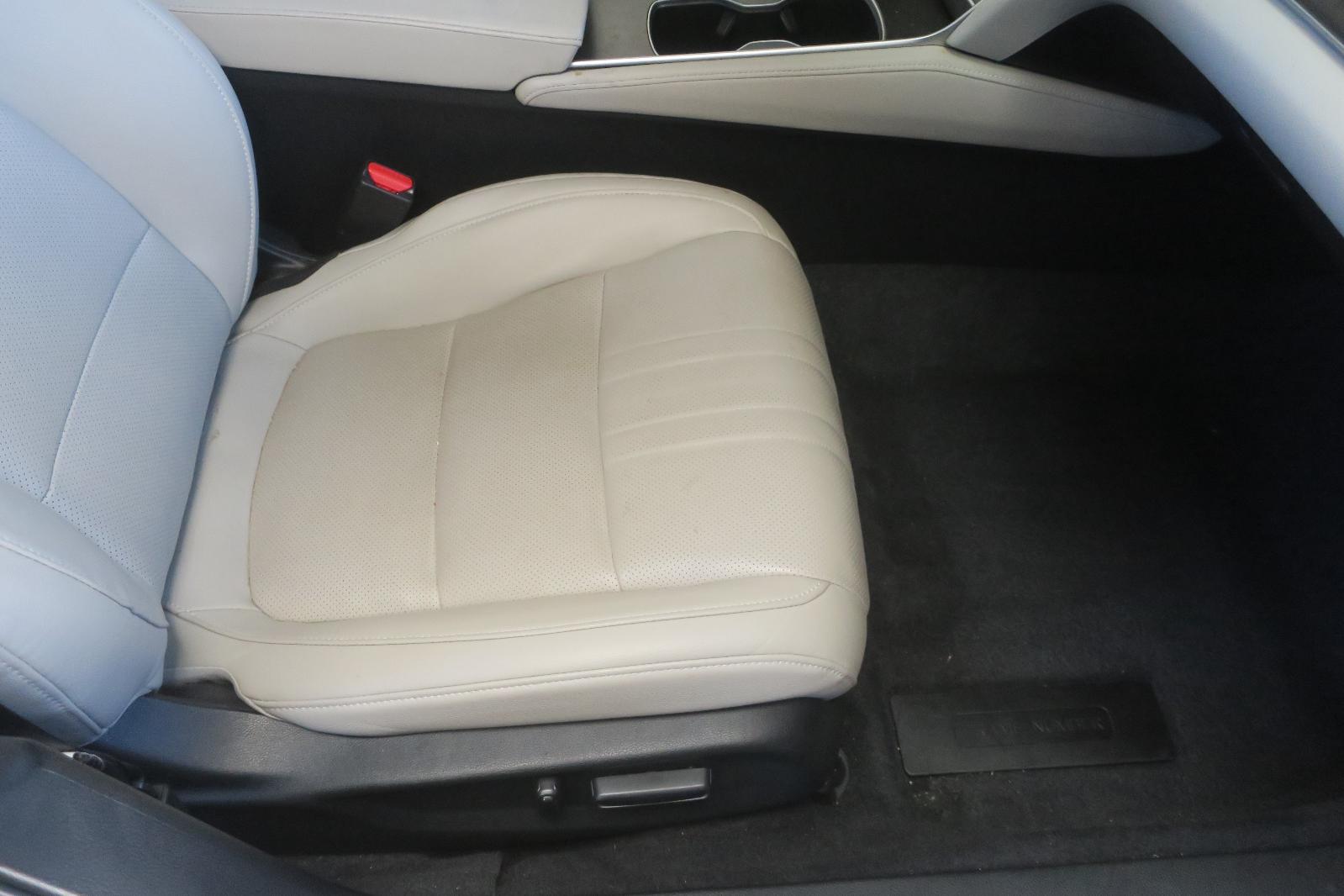 Seat, Front