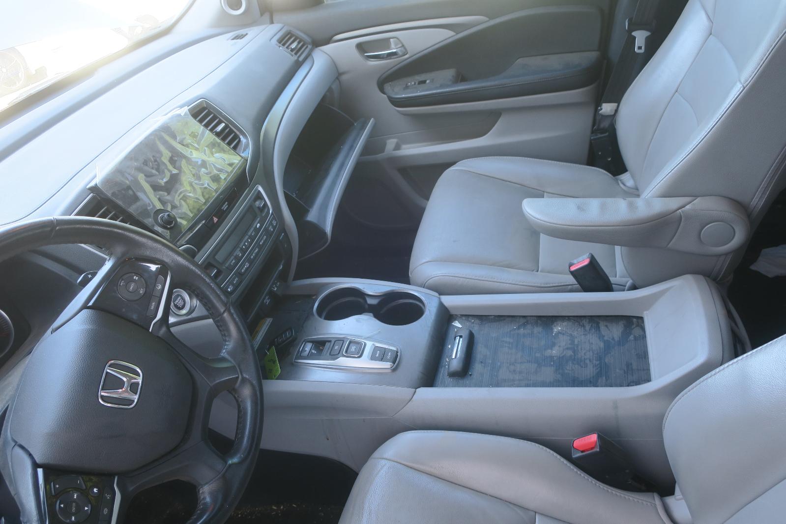 Console, Front