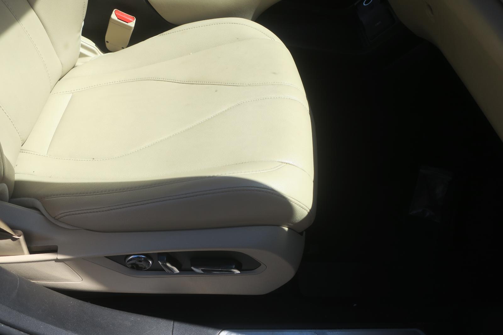 Seat, Front