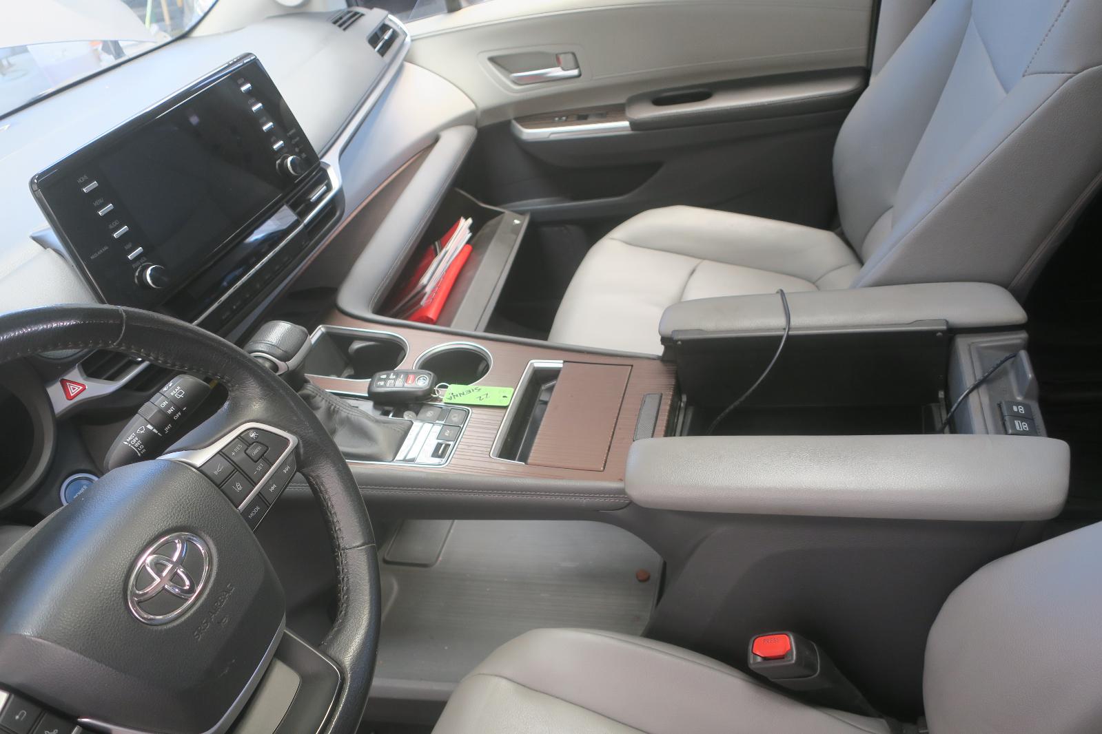 Console, Front