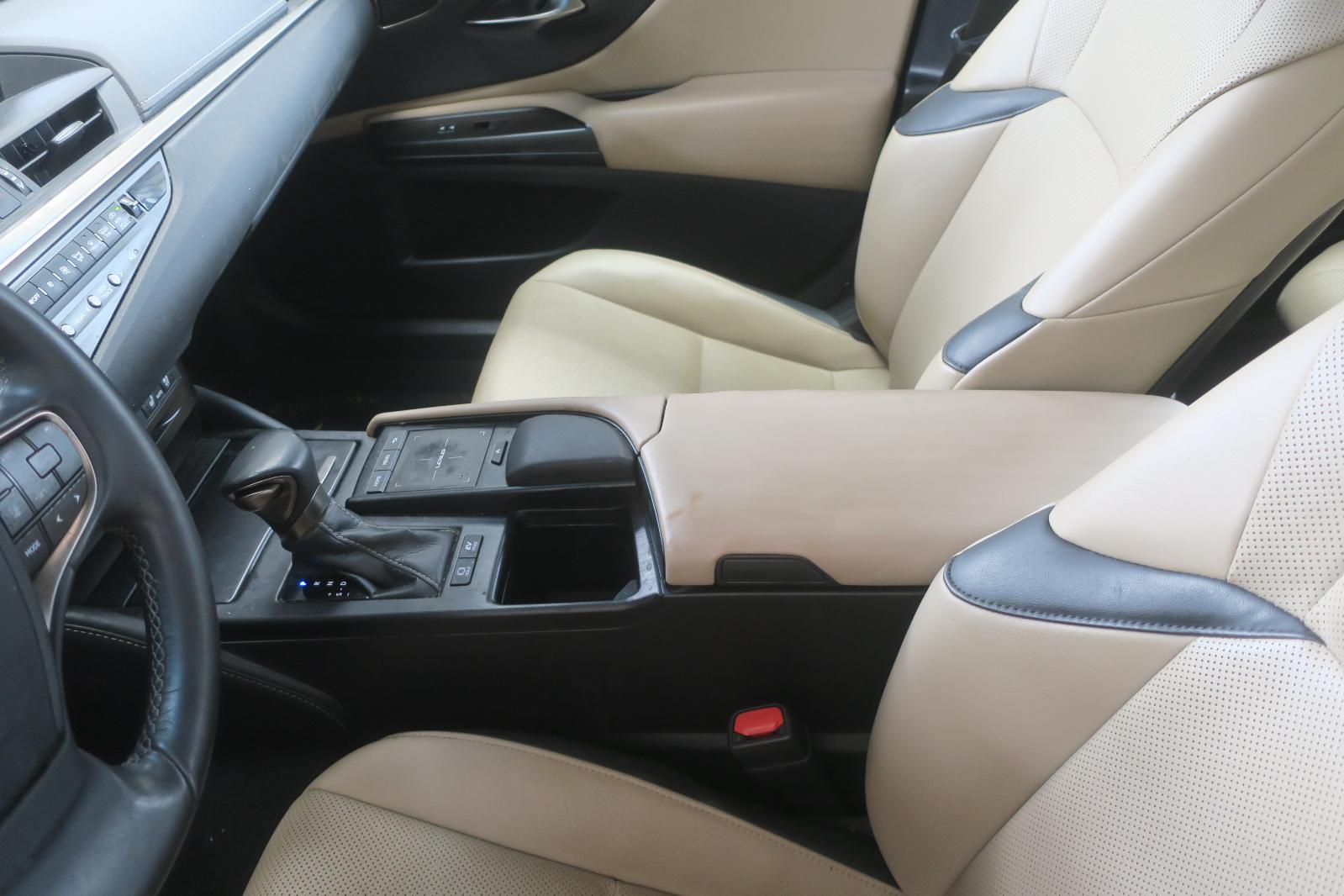 Console, Front