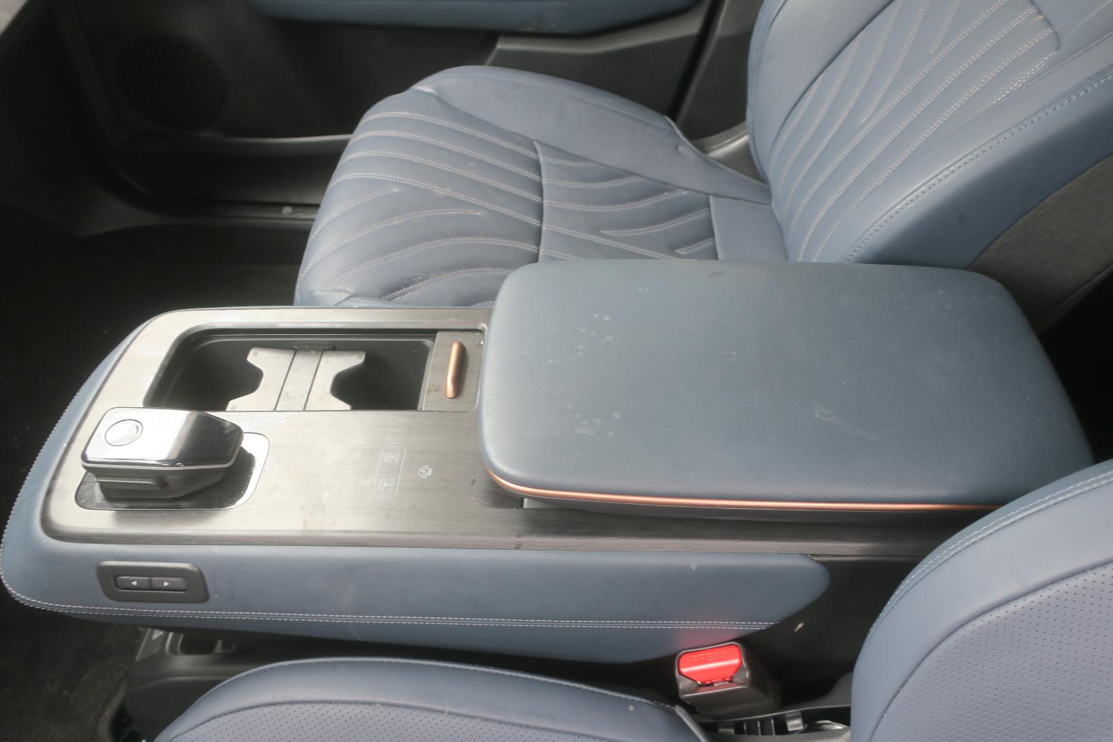 Console, Front