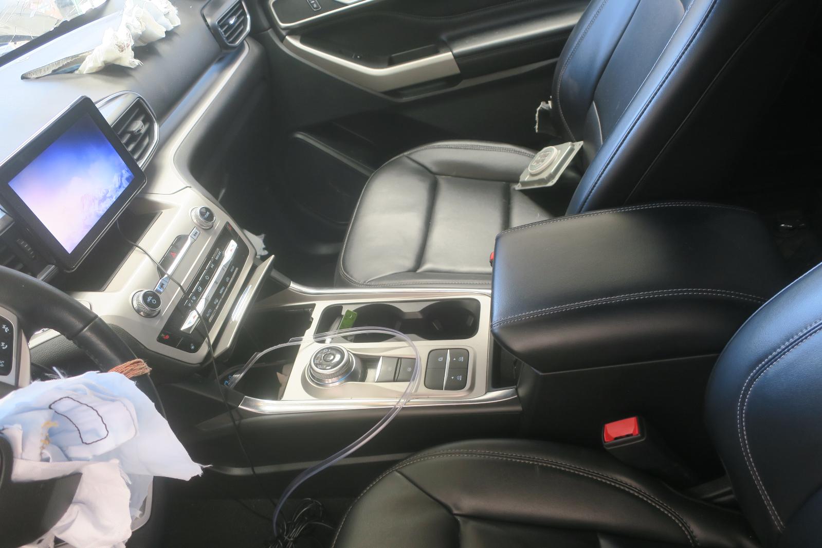 Console, Front