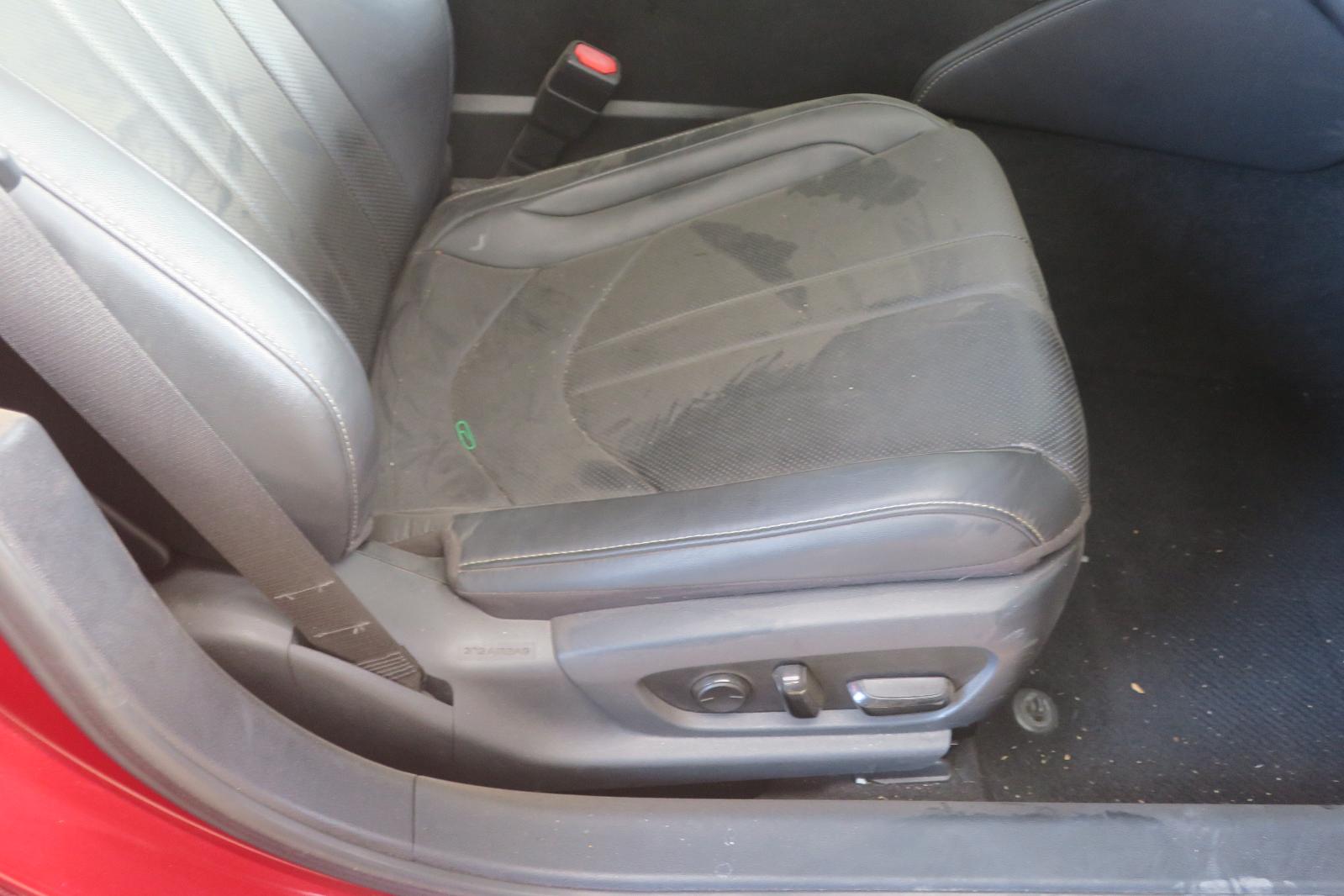 2021 Lexus ES 350 Front Seat