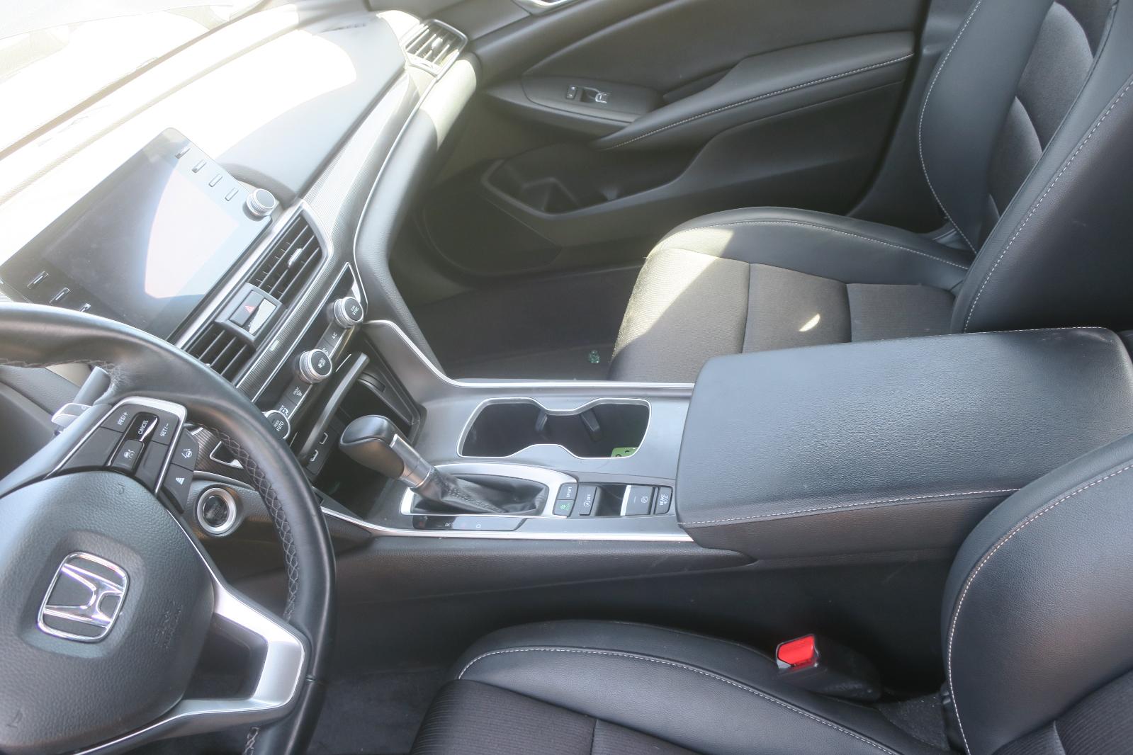 Console, Front