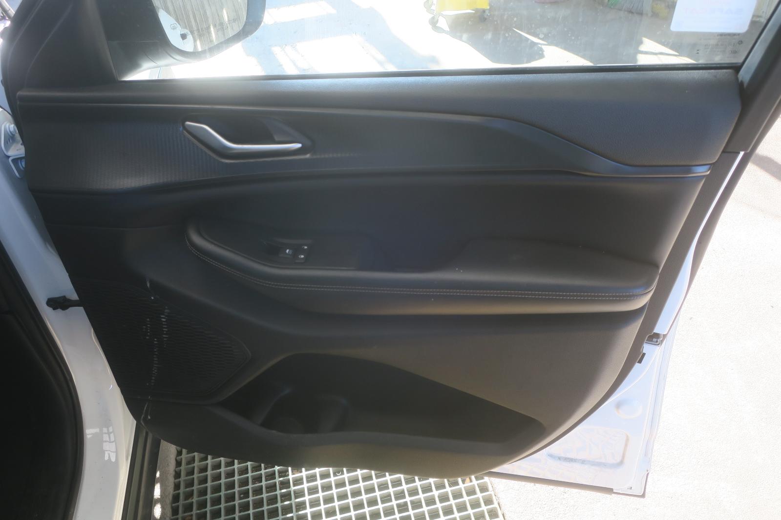 2023 Jeep Grand Cherokee Front Door Panel