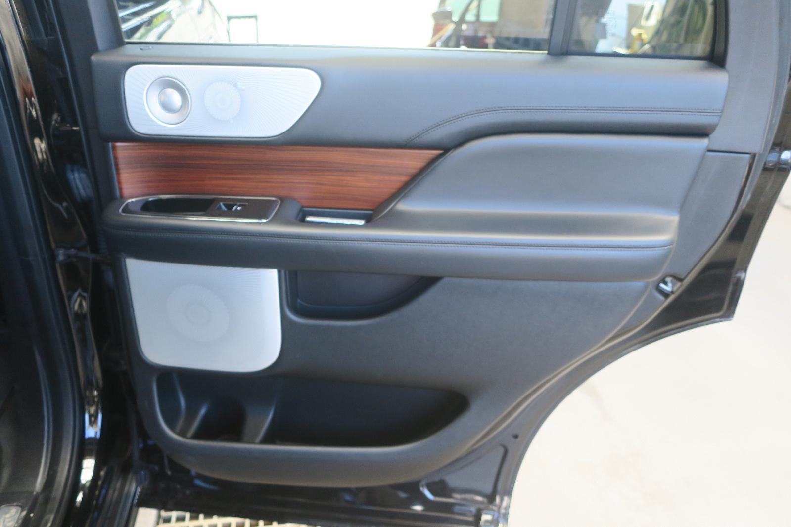 2018 Lincoln Navigator Rear Door Panel